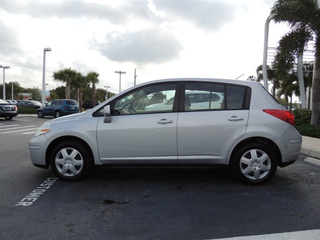 Nissan Versa 2009 photo 3