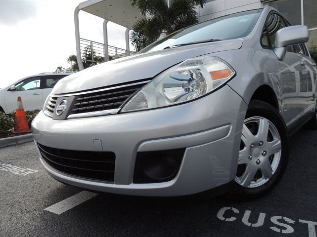 Nissan Versa 2009 photo 4