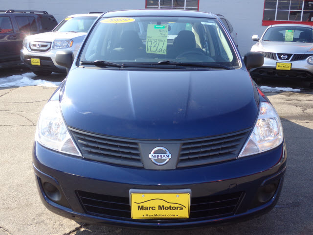 Nissan Versa Base Unspecified