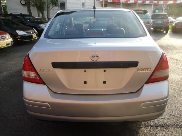 Nissan Versa 2009 photo 4