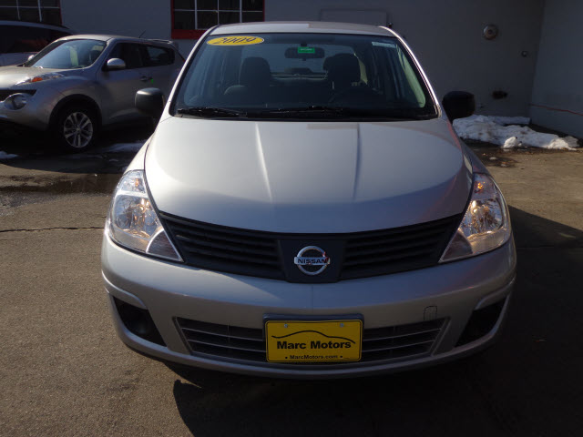 Nissan Versa Base Unspecified