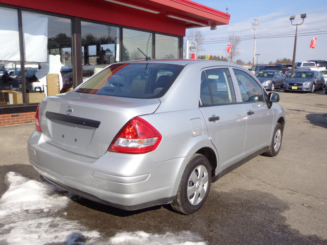 Nissan Versa 2009 photo 1