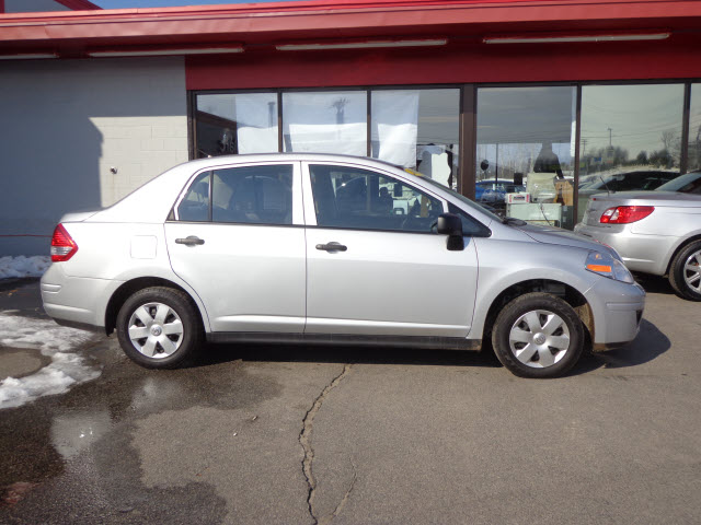 Nissan Versa 2009 photo 2