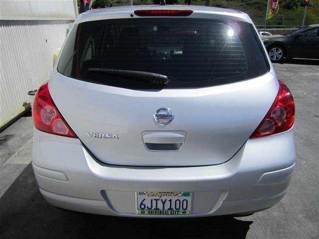 Nissan Versa 2009 photo 4