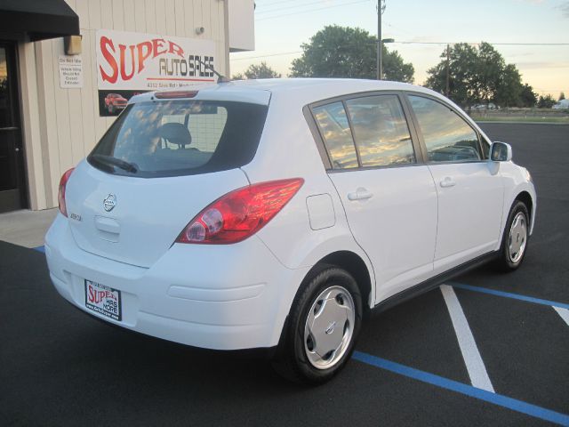 Nissan Versa 2009 photo 2