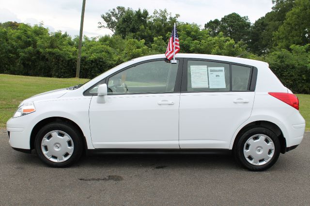 Nissan Versa 2009 photo 3