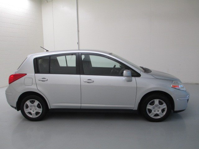 Nissan Versa 2009 photo 2