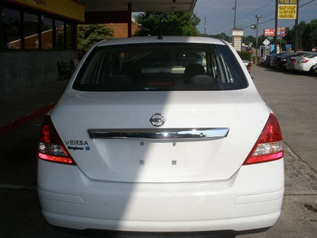 Nissan Versa Crew Cab Standard Box 2-wheel Drive SLE Sedan