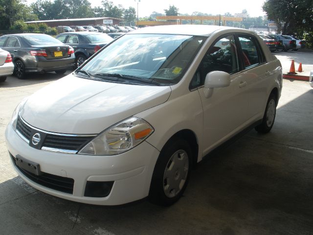 Nissan Versa 2009 photo 4