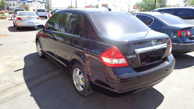 Nissan Versa Crew Cab Standard Box 2-wheel Drive SLE Sedan