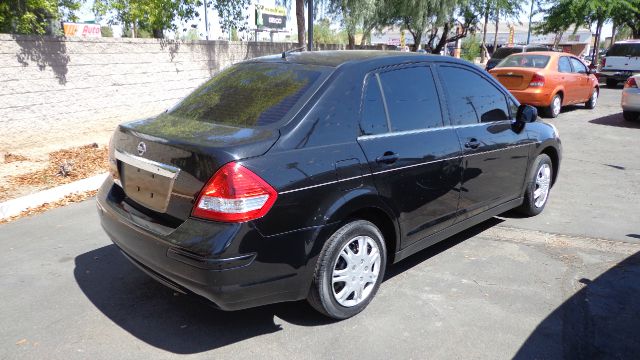 Nissan Versa 2009 photo 2