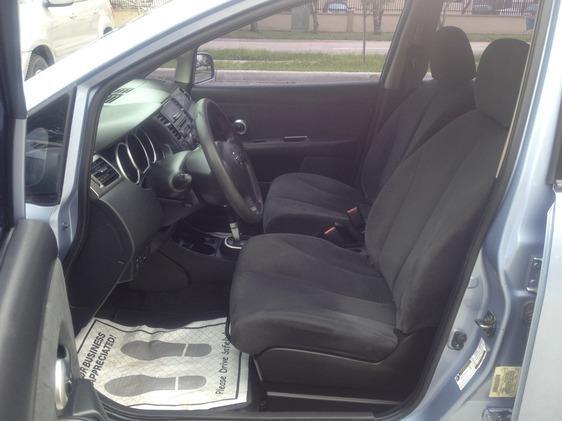 Nissan Versa Carrera C4S Hatchback