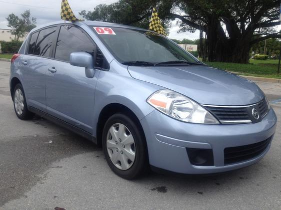 Nissan Versa 2009 photo 2