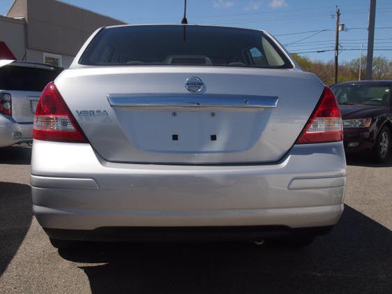 Nissan Versa 2009 photo 1