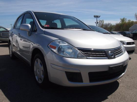 Nissan Versa 2009 photo 2