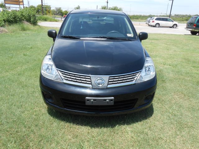 Nissan Versa 2009 photo 2