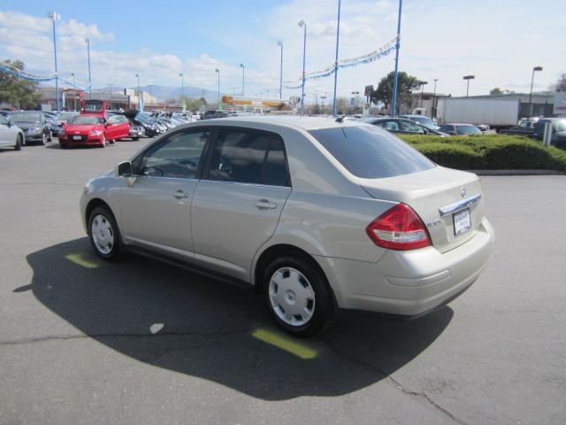 Nissan Versa 2009 photo 2