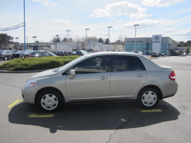 Nissan Versa 2009 photo 3