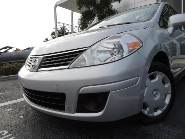 Nissan Versa 2009 photo 2