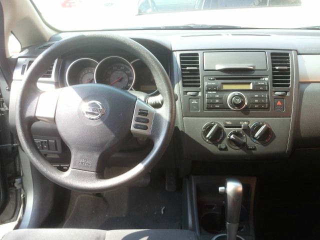 Nissan Versa 2009 photo 4