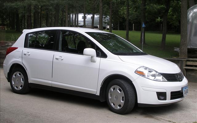 Nissan Versa AWD V6 CXL Hatchback