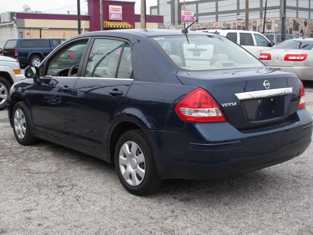 Nissan Versa 2009 photo 2