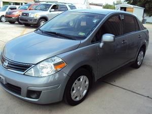 Nissan Versa 2010 photo 2