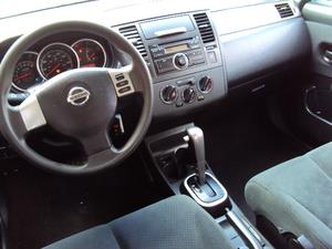 Nissan Versa 2010 photo 3