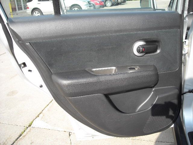 Nissan Versa 2010 photo 10