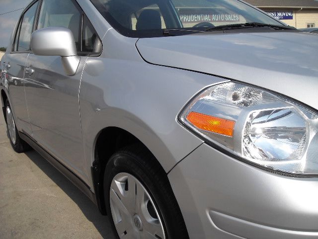 Nissan Versa 2010 photo 12