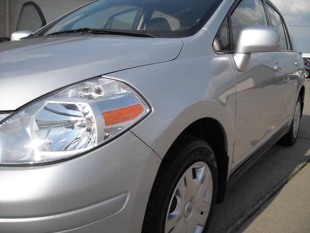 Nissan Versa 2010 photo 14