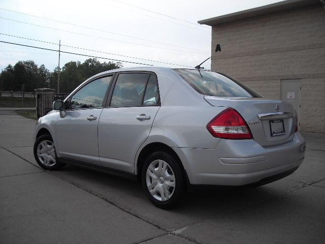 Nissan Versa 2010 photo 17