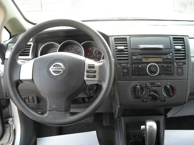 Nissan Versa 2010 photo 20