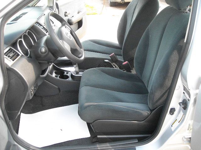 Nissan Versa 2010 photo 21