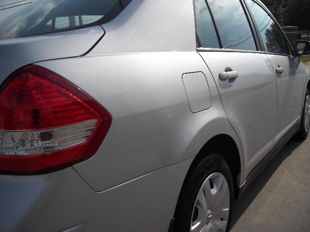 Nissan Versa 2010 photo 24