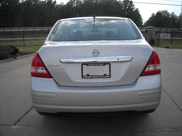 Nissan Versa 2010 photo 25