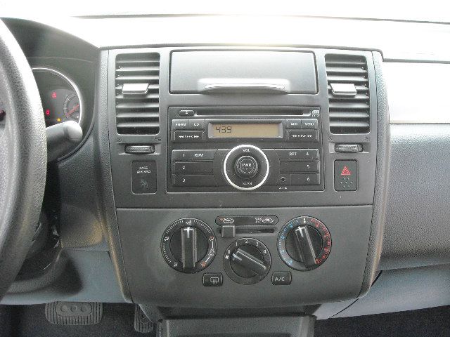 Nissan Versa 2010 photo 26