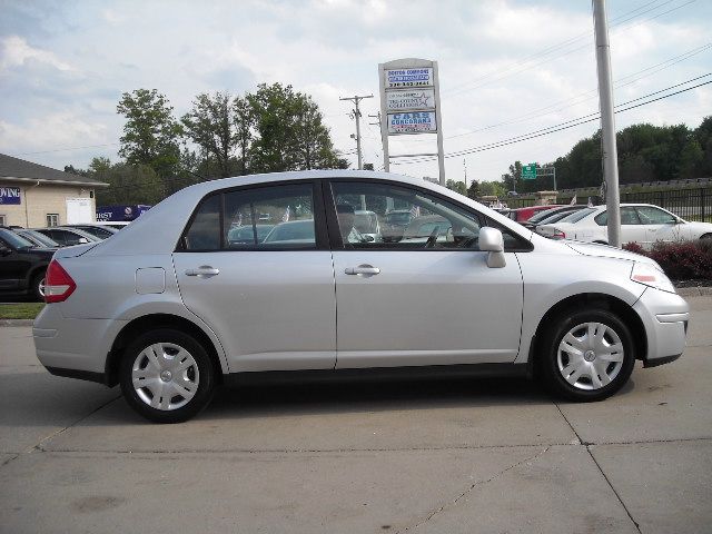 Nissan Versa 2010 photo 28