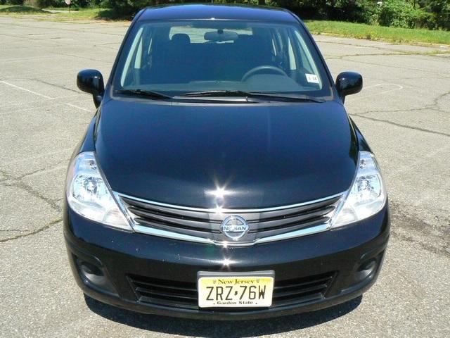 Nissan Versa 2010 photo 1