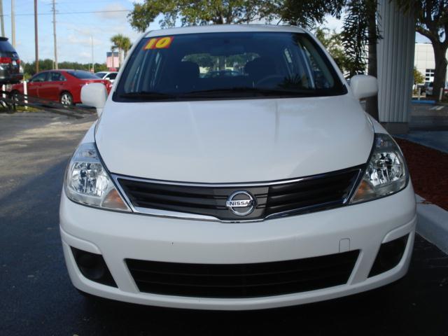 Nissan Versa 2010 photo 3