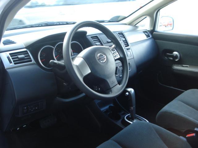 Nissan Versa 2010 photo 4