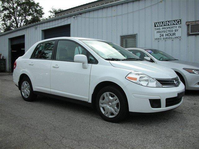 Nissan Versa 2010 photo 3