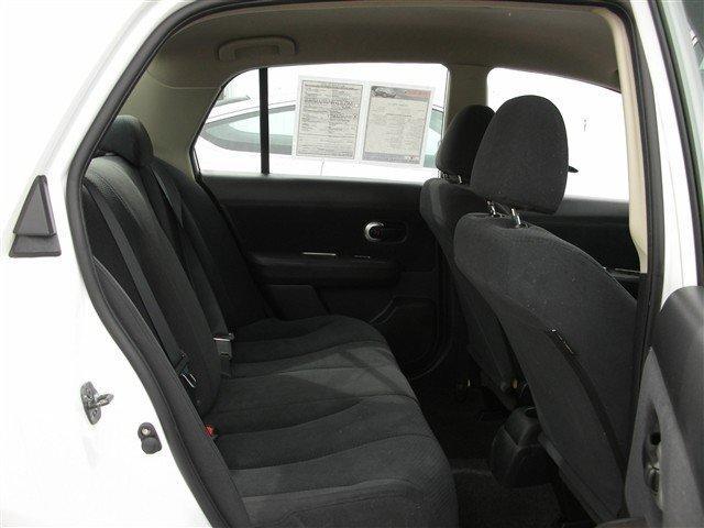 Nissan Versa 2010 photo 5