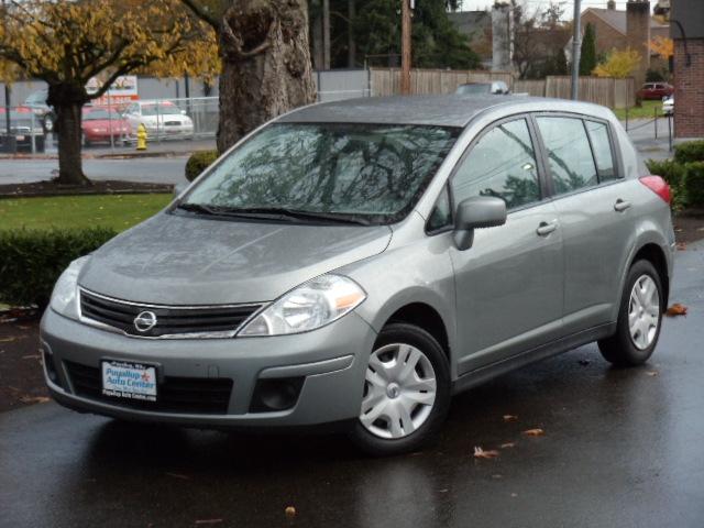 Nissan Versa Crew Cab Standard Box 2-wheel Drive SLE Hatchback