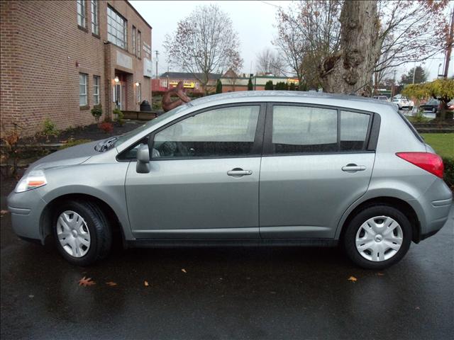 Nissan Versa 2010 photo 1