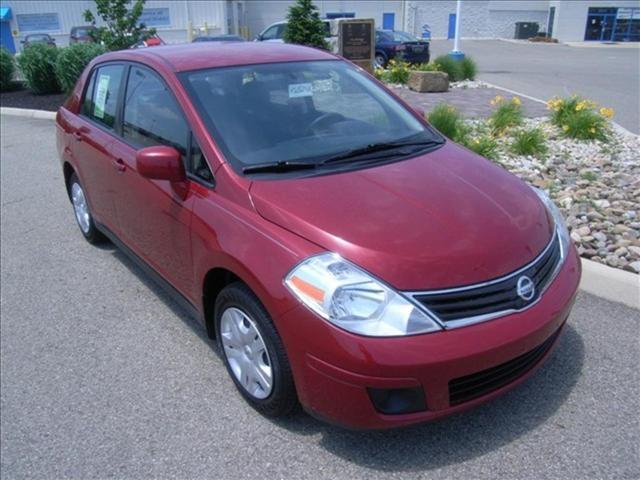 Nissan Versa E43 Sedan