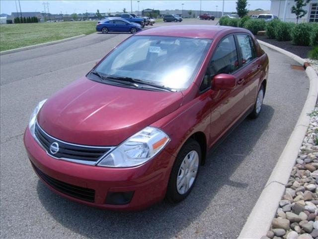 Nissan Versa 2010 photo 1