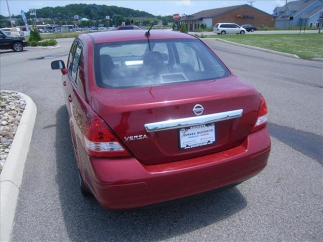 Nissan Versa 2010 photo 3