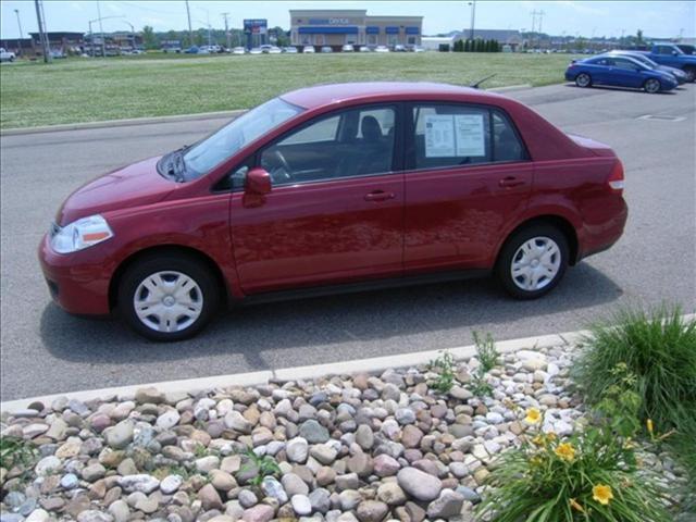 Nissan Versa 2010 photo 4