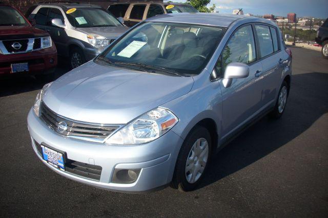 Nissan Versa Carrera C4S Hatchback